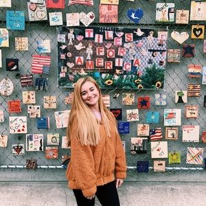 Meet your Posher, Julia